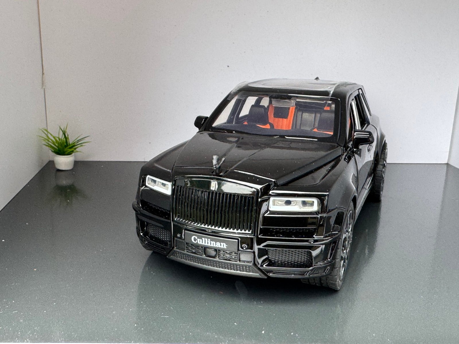 Rolls Royce Cullinan 1:20 Scale Diecast Collectors Model IMG 6870 scaled 1