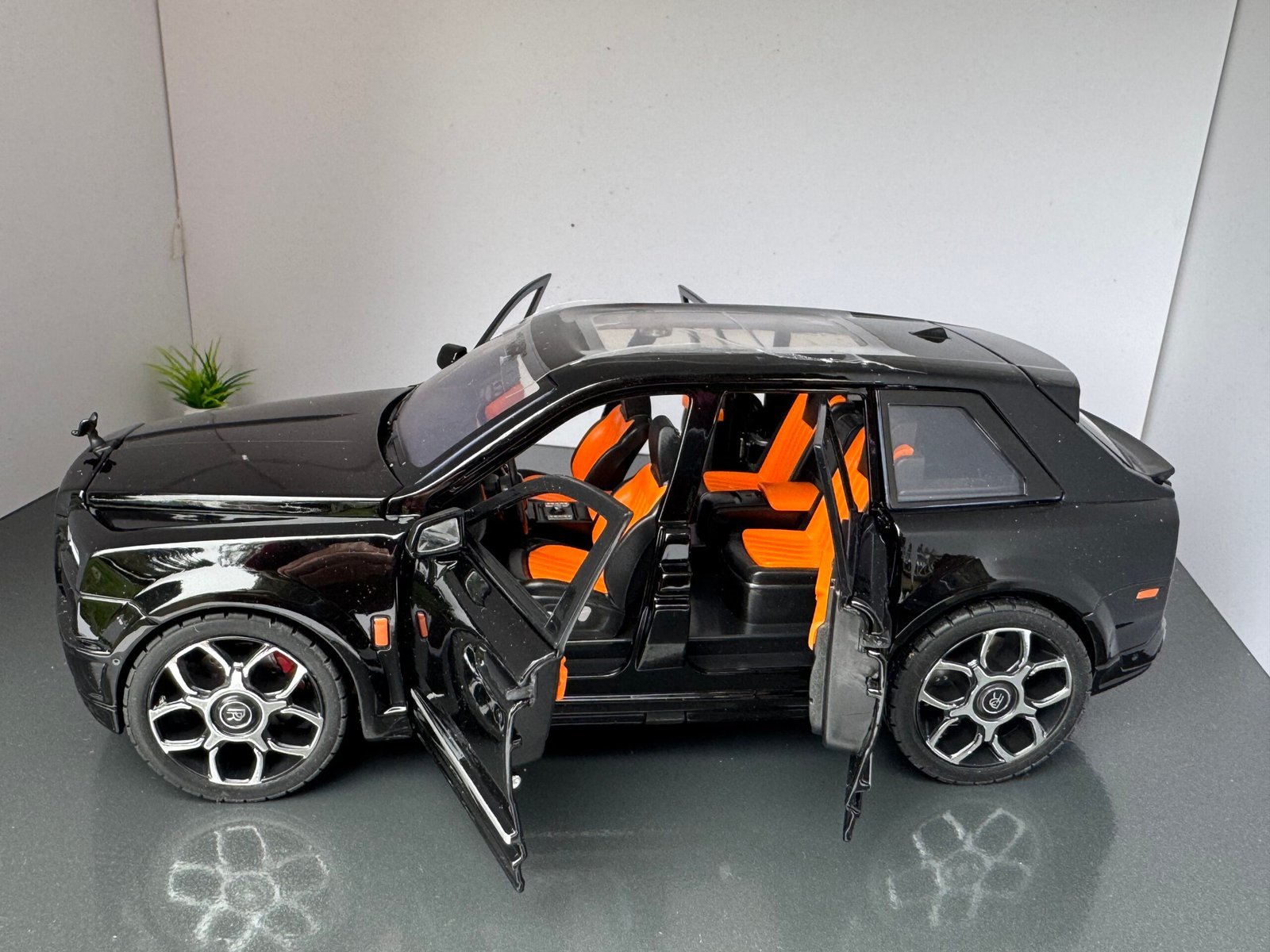 Rolls Royce Cullinan 1:20 Scale Diecast Collectors Model IMG 6871 scaled 1