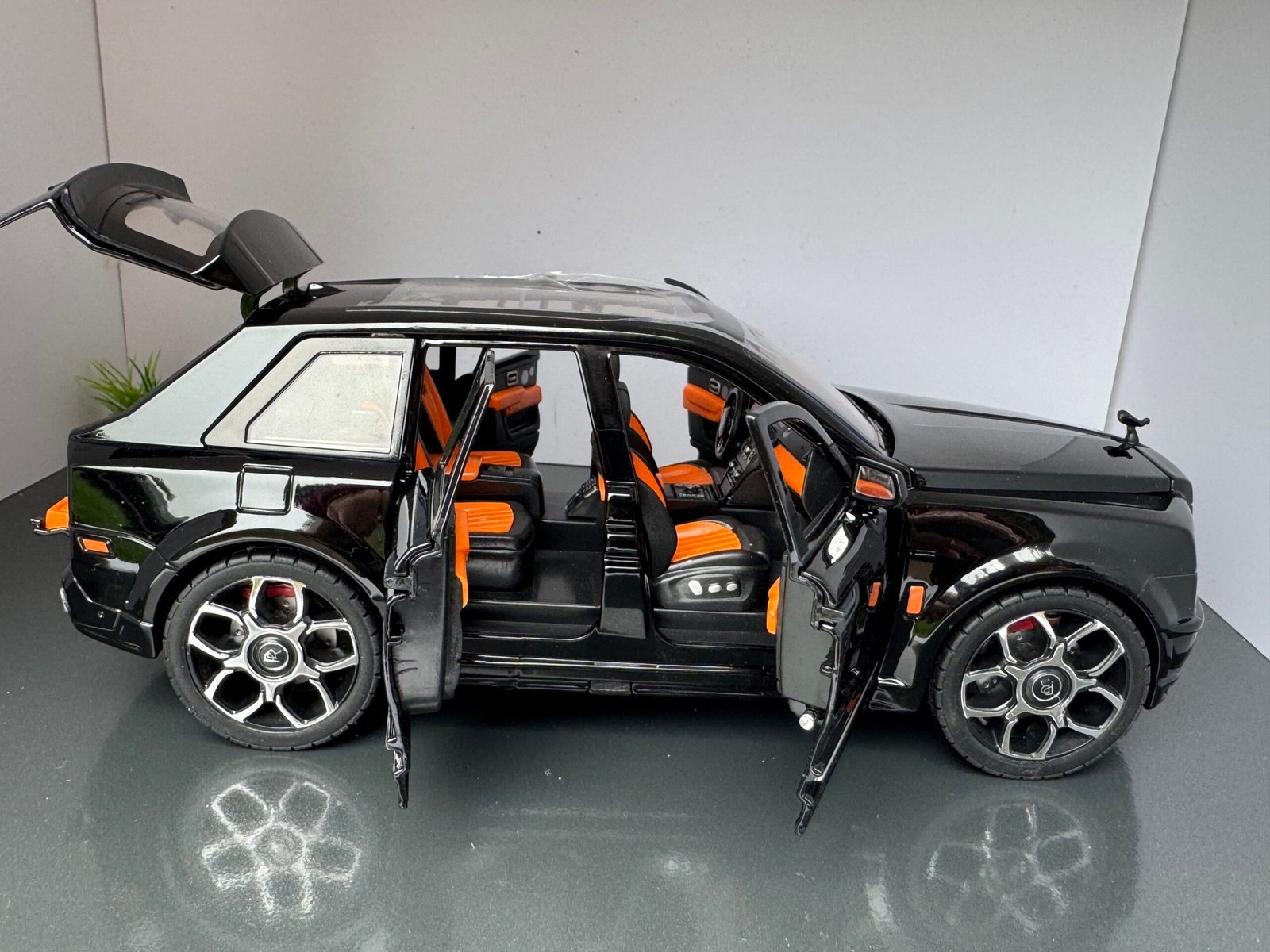 Rolls Royce Cullinan 1:20 Scale Diecast Collectors Model IMG 6873 scaled 1