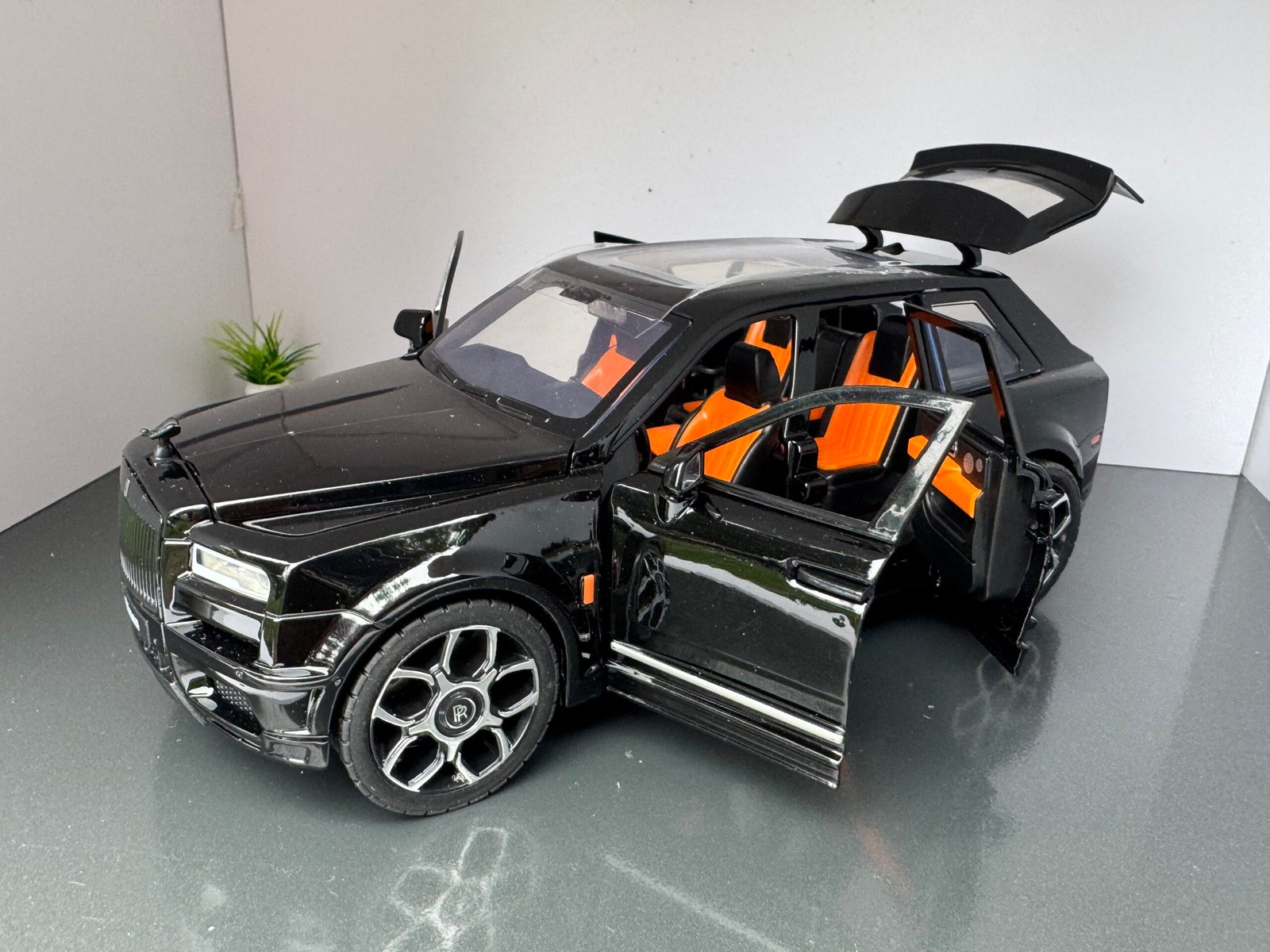 Rolls Royce Cullinan 1:20 Scale Diecast Collectors Model IMG 6874 scaled 1