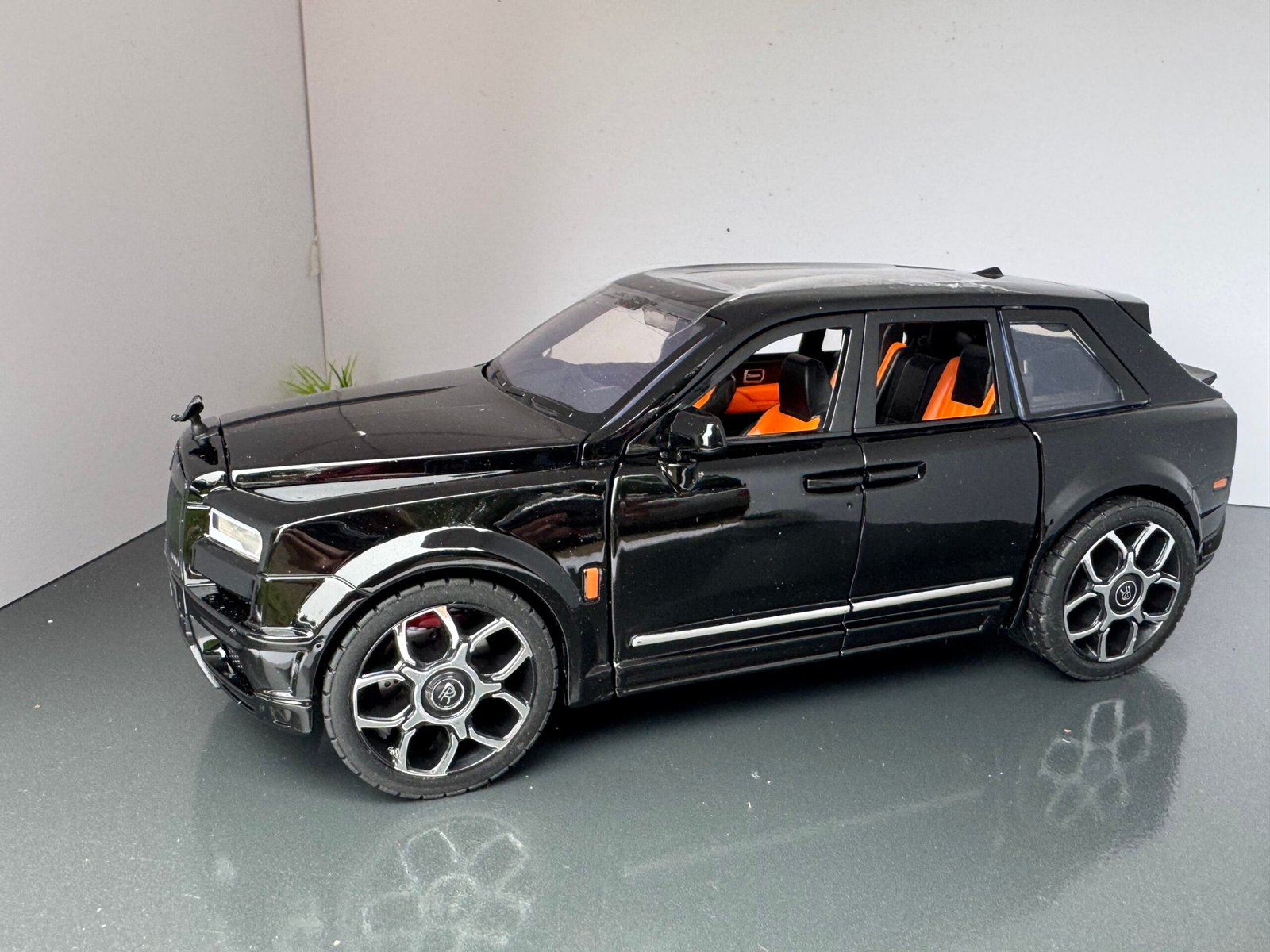 Rolls Royce Cullinan 1:20 Scale Diecast Collectors Model IMG 6875 scaled 1