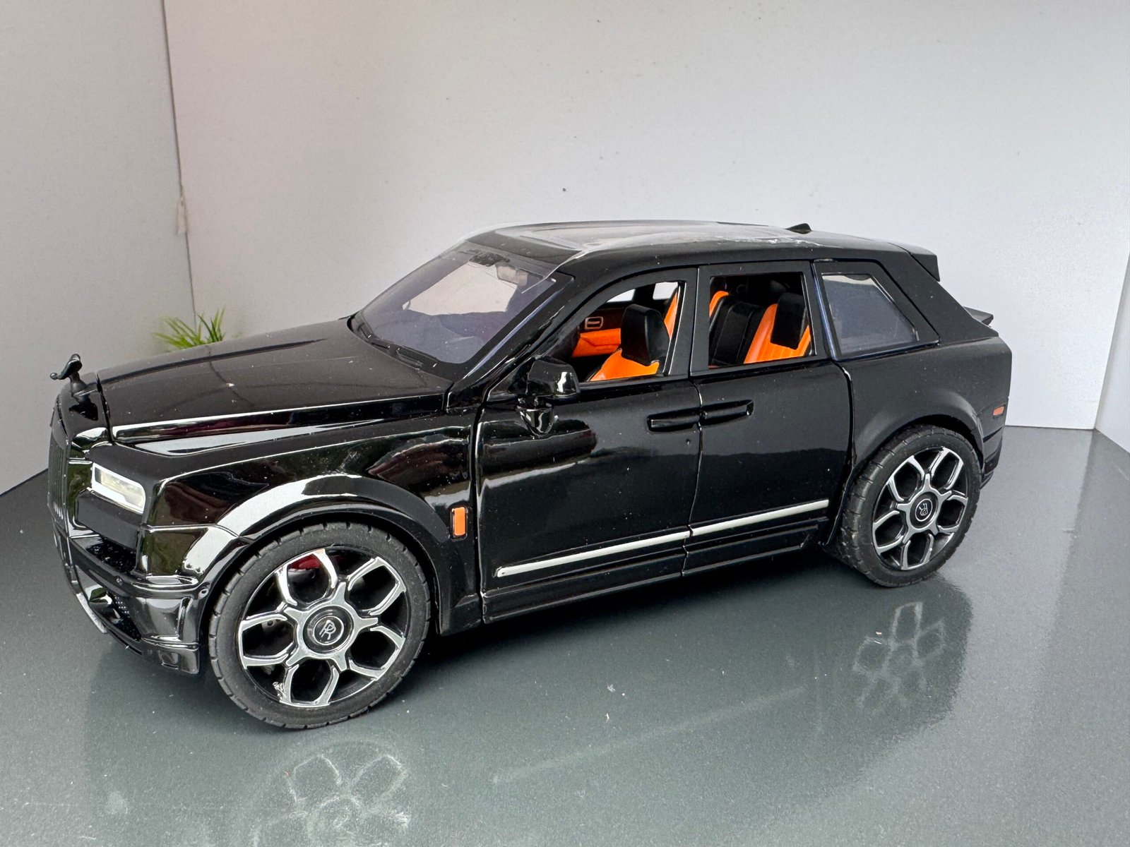 Rolls Royce Cullinan 1:20 Scale Diecast Collectors Model IMG 6876 scaled 1