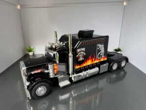 Peterbilt American Truck 1:24 Scale Diecast Collectors Model