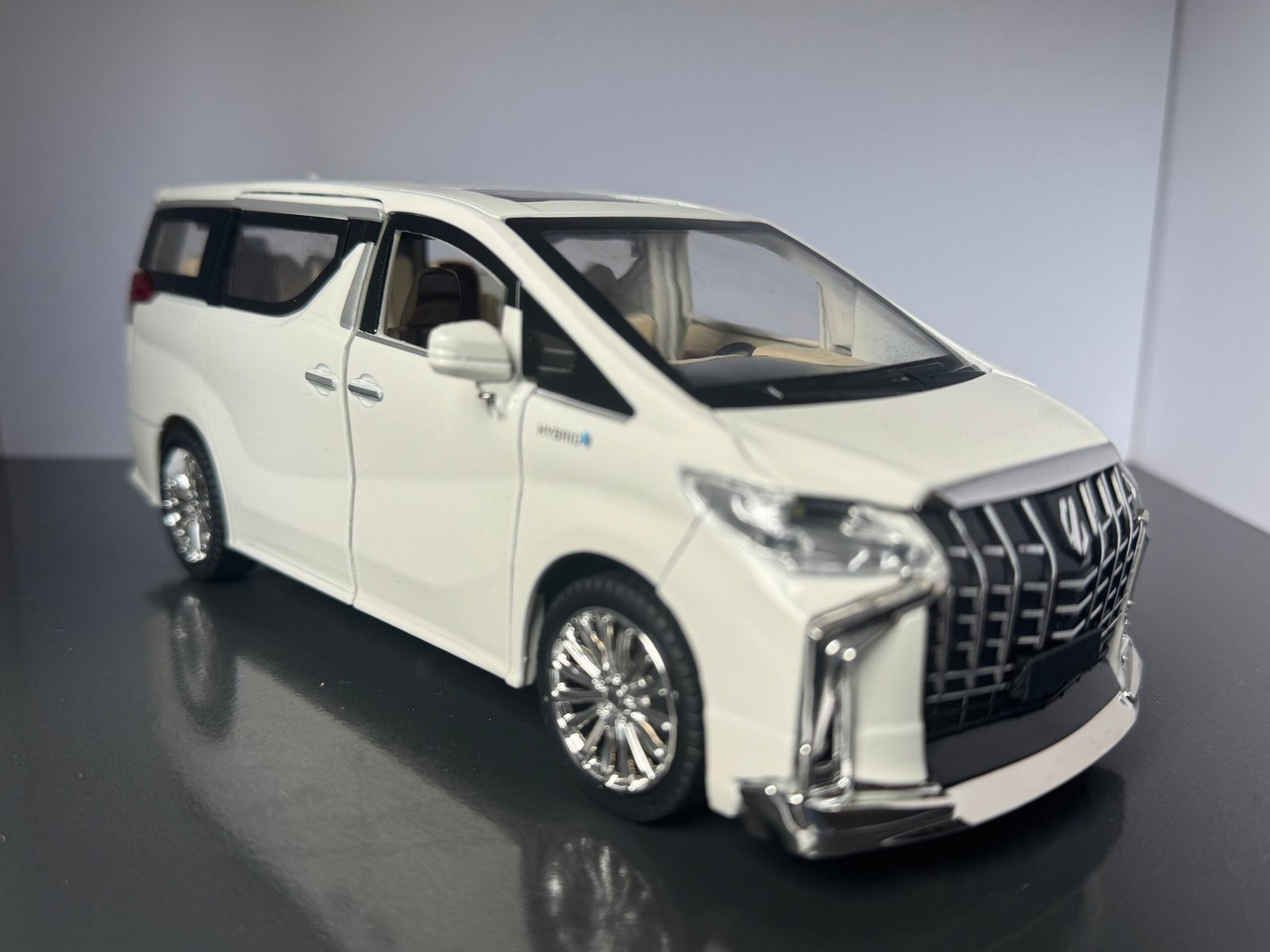 Toyota Alphard 1:24 Scale IMG 7045 scaled 1