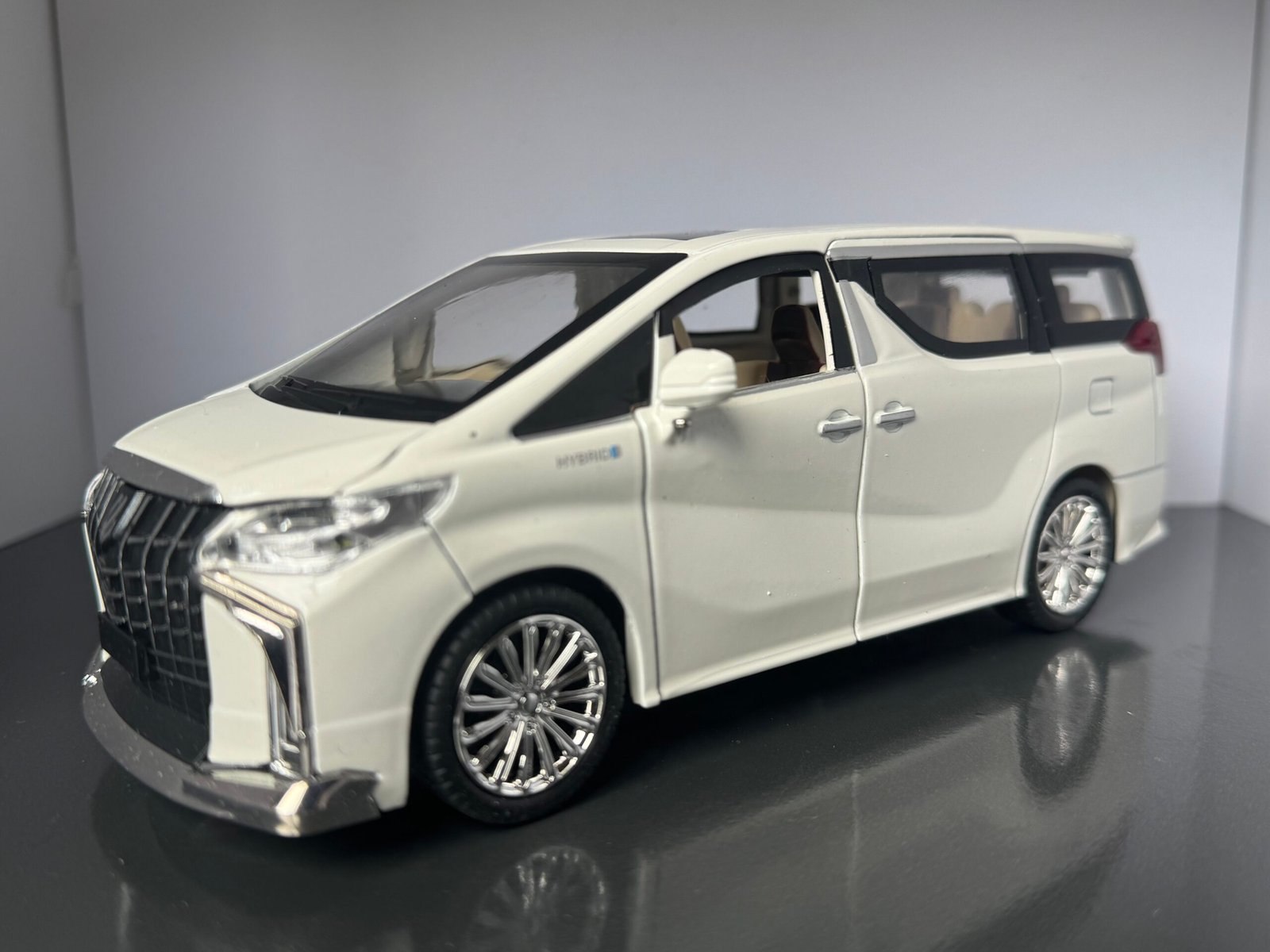 Toyota Alphard 1:24 Scale IMG 7046 scaled 1