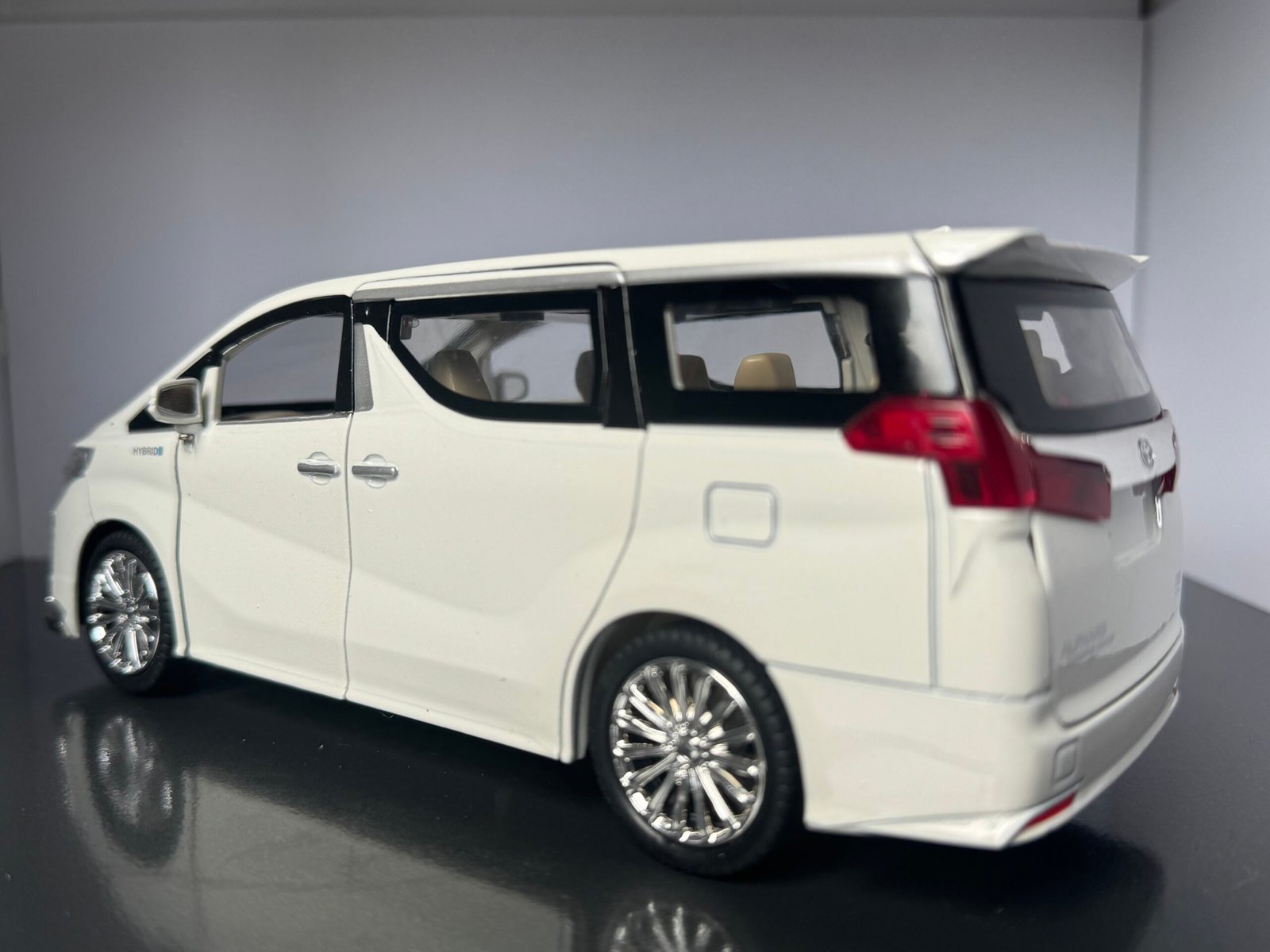 Toyota Alphard 1:24 Scale IMG 7047 scaled 1