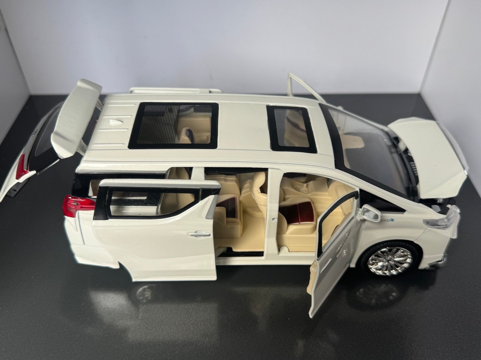 Toyota Alphard 1:24 Scale IMG 7049 scaled 1