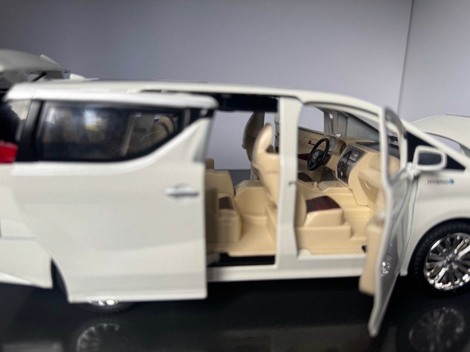 Toyota Alphard 1:24 Scale IMG 7050 scaled 1