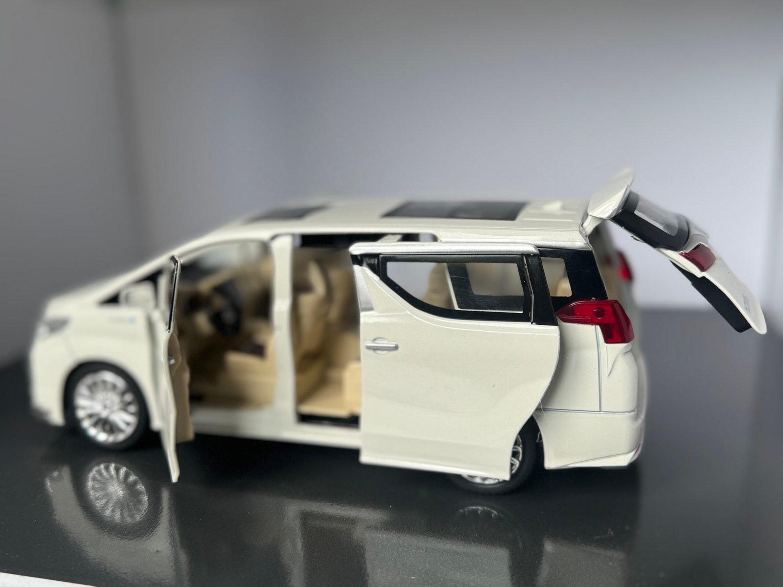 Toyota Alphard 1:24 Scale IMG 7052 scaled 1