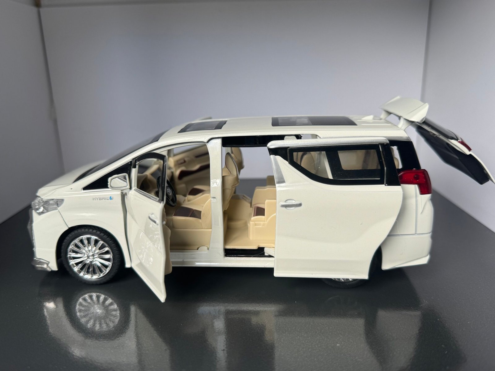 Toyota Alphard 1:24 Scale IMG 7053 scaled 1