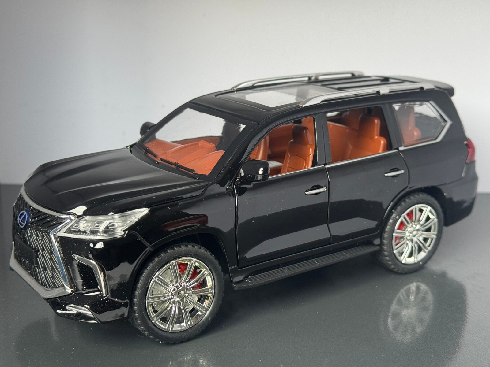 Lexus LS570 1:24 Scale IMG 7062 scaled 1