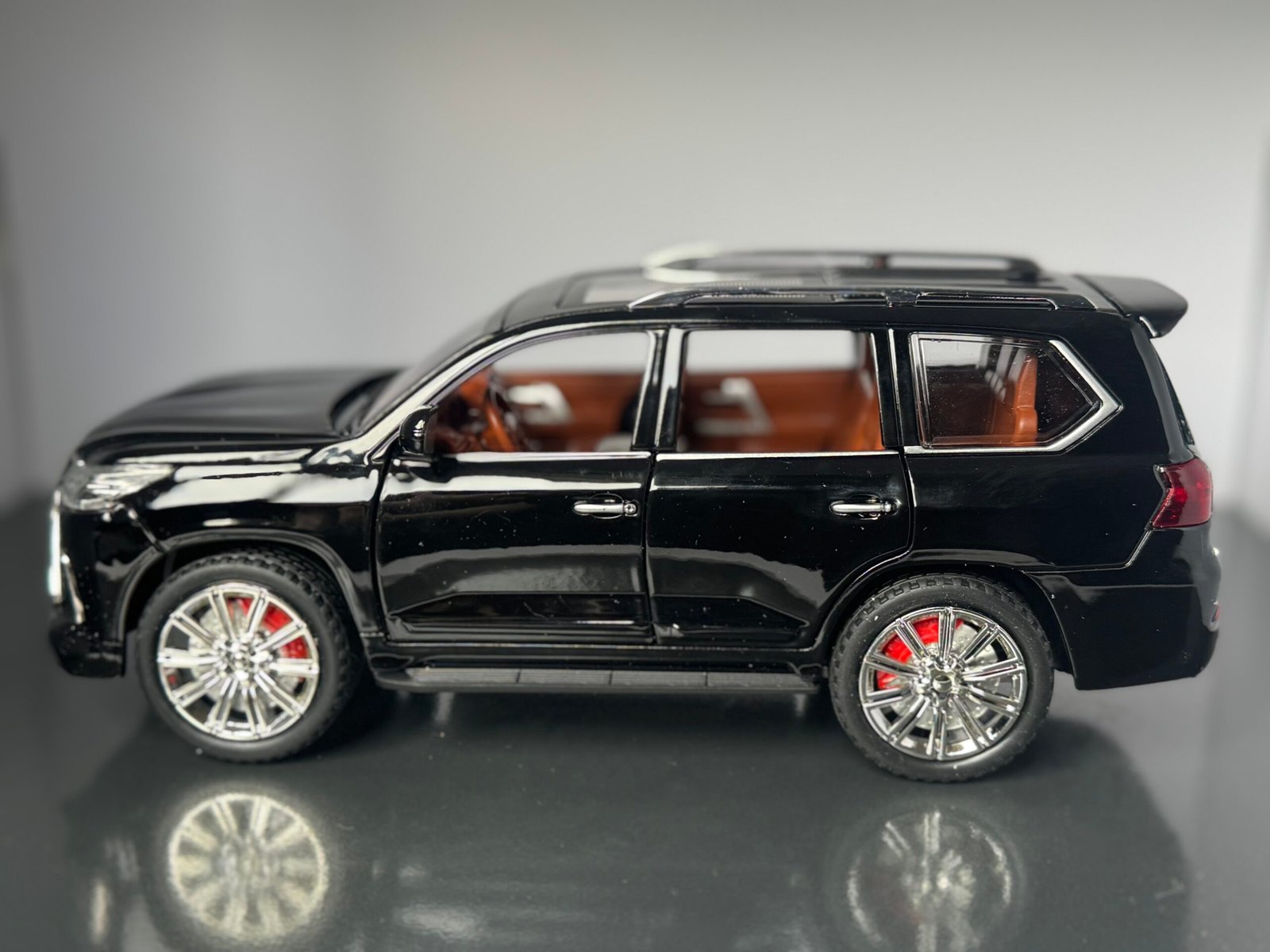 Lexus LS570 1:24 Scale IMG 7063 scaled 1