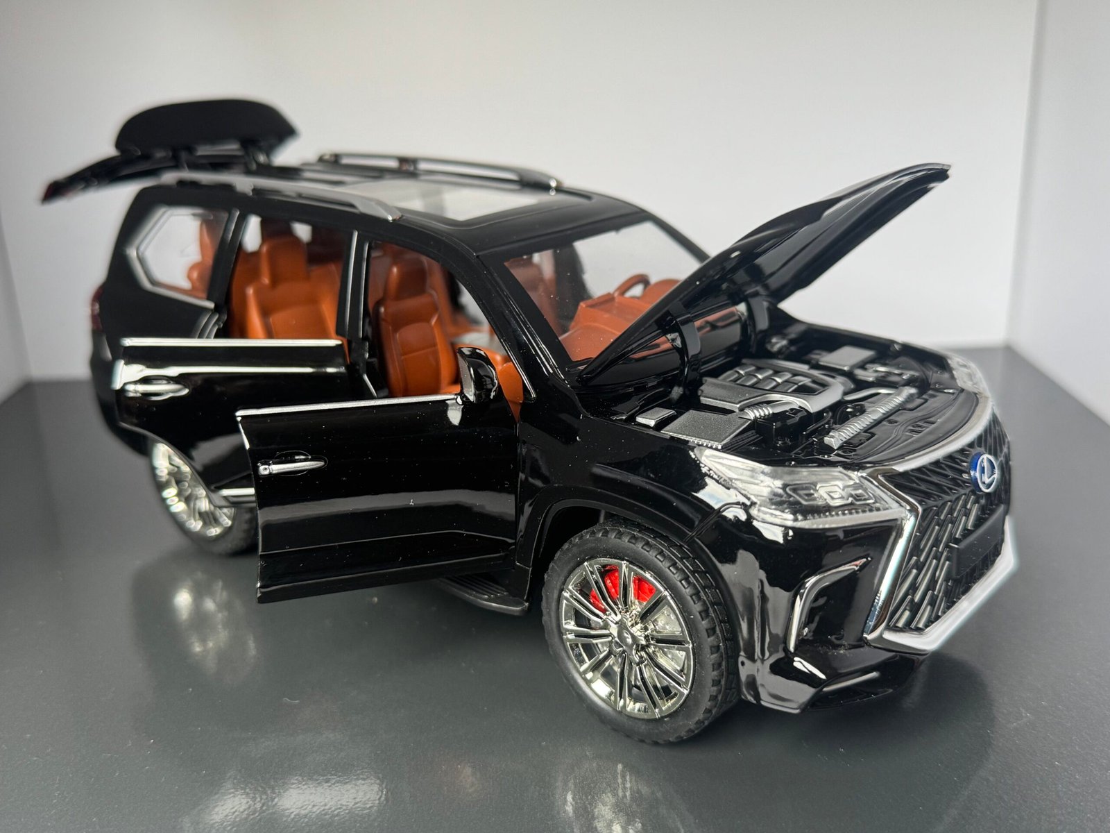 Lexus LS570 1:24 Scale IMG 7066 scaled 1