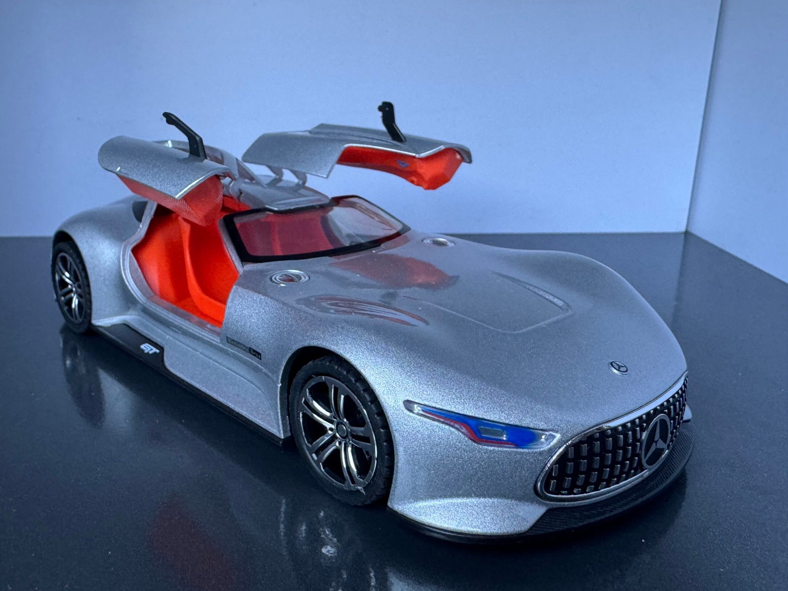 Mercedes Benz GTR 1:24 Scale Diecast Collectors Model IMG 7480 scaled 1