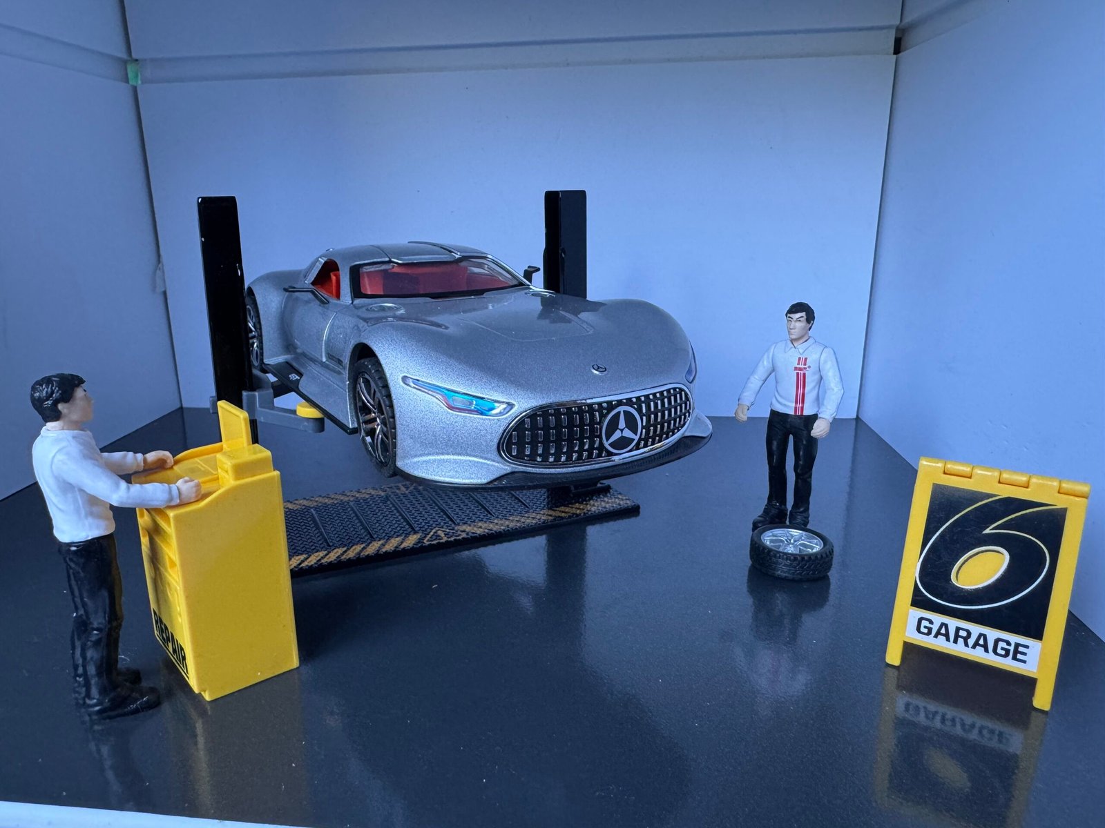 Mercedes Benz GTR 1:24 Scale Diecast Collectors Model IMG 7483 scaled 1