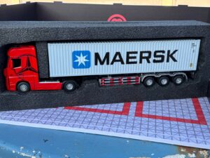 Mercedes Benz Actros Truck 1:24 Scale with Container Diecast Collectors Model IMG 7671 scaled 1