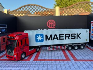 Mercedes Benz Actros Truck 1:24 Scale with Container Diecast Collectors Model IMG 7672 scaled 1