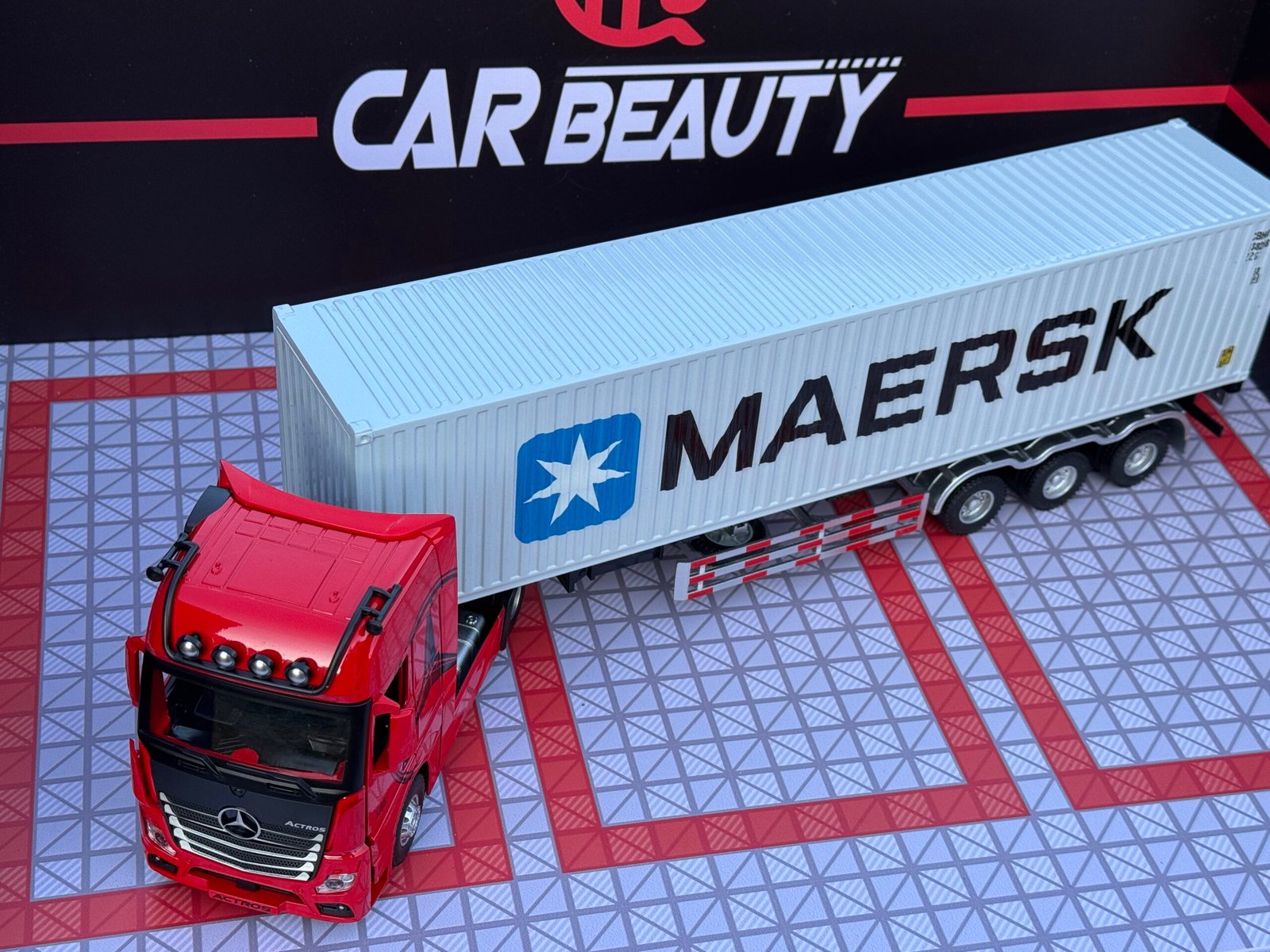Mercedes Benz Actros Truck 1:24 Scale with Container Diecast Collectors Model IMG 7675 scaled 1