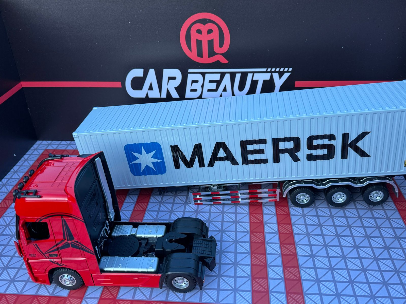 Mercedes Benz Actros Truck 1:24 Scale with Container Diecast Collectors Model IMG 7677 scaled 1