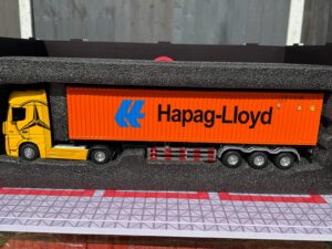 Mercedes Benz Actros Truck 1:24 Scale with Container Diecast Collectors Model IMG 7835 scaled 1
