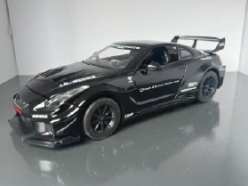 Nissan GT Skyline 1:24 Scale Diecast Collectors Model