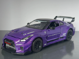 Nissan GT Skyline 1:24 Scale Diecast Collectors Model