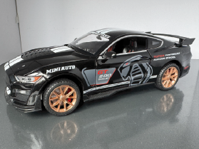 Shelby GT500  1:24 Scale Diecast Collectors Model