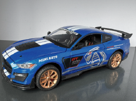 Shelby GT500  1:24 Scale Diecast Collectors Model
