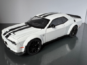 Dodge Challenger Hellcat 1:24 Scale Diecast Collectors Model