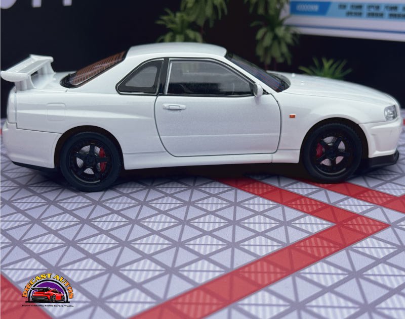 Nissan GT Skyline 1:24 Scale Diecast Collectible Model 4 3