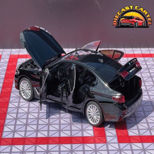 1:24 Scale BMW 530Li Diecast Highly Collectible Model BMW 530 Li in Black 10