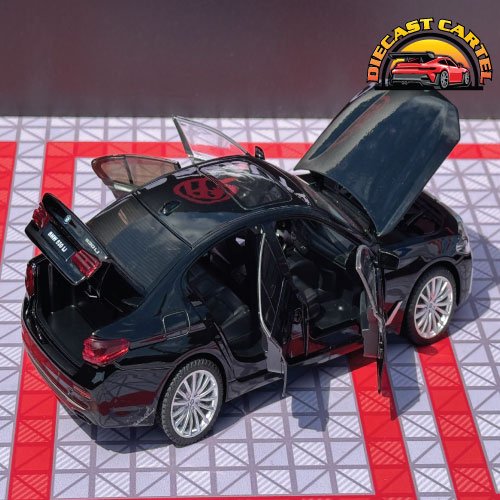 1:24 Scale BMW 530Li Diecast Highly Collectible Model BMW 530 Li in Black 12