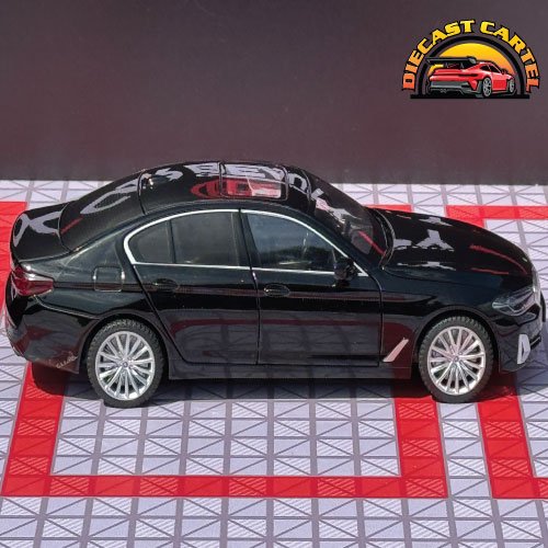 1:24 Scale BMW 530Li Diecast Highly Collectible Model BMW 530 Li in Black 4