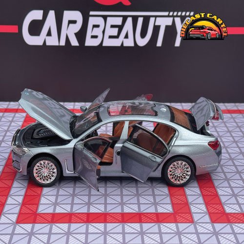 1:24 Scale BMW 760Li Diecast Highly Collectible Model Bmw 760Li in Silver 10