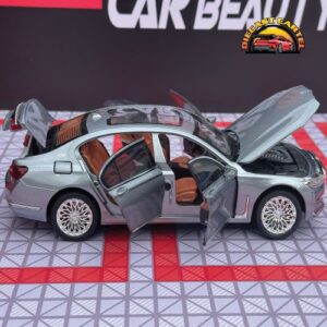 1:24 Scale BMW 760Li Diecast Highly Collectible Model Bmw 760Li in Silver 14