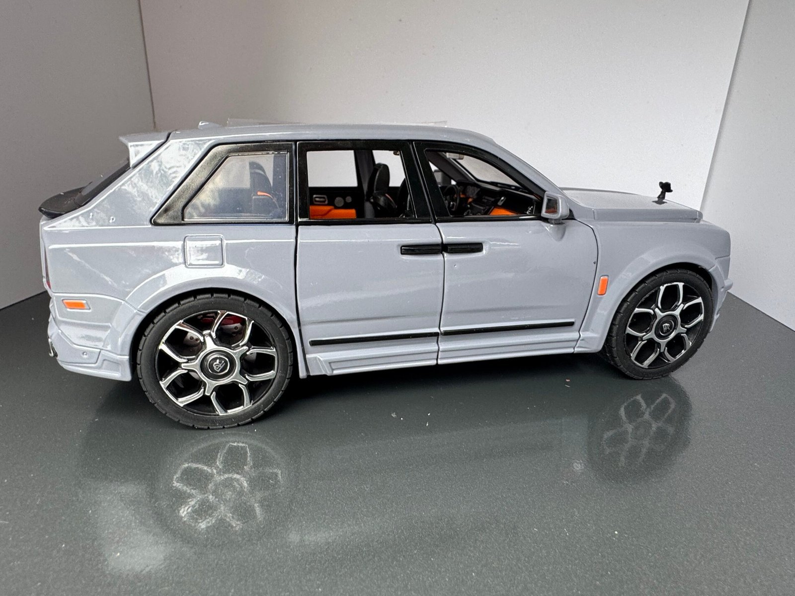 Rolls Royce Cullinan 1:20 Scale Diecast Collectible Model IMG 6881 scaled 1