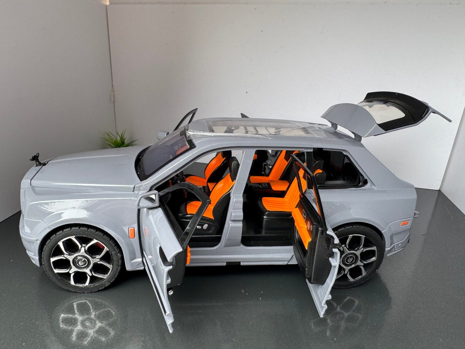 Rolls Royce Cullinan 1:20 Scale Diecast Collectible Model IMG 6885 scaled 1