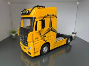 1:24 Scale Mercedes Benz Actros Truck Diecast Highly Collectible Model