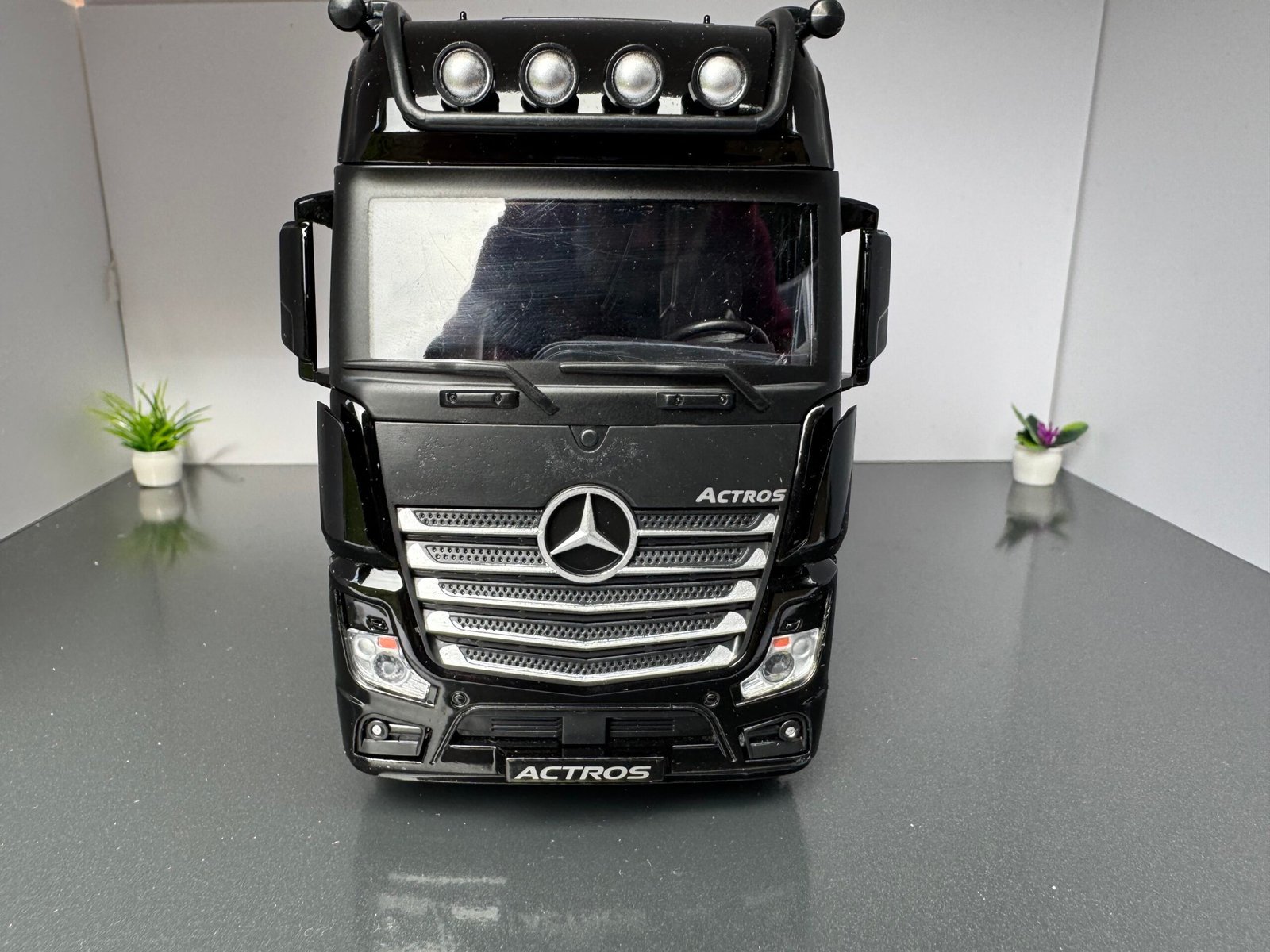 1:24 Scale Mercedes Benz Actros Truck Diecast Highly Collectible Model IMG 6913 scaled 1