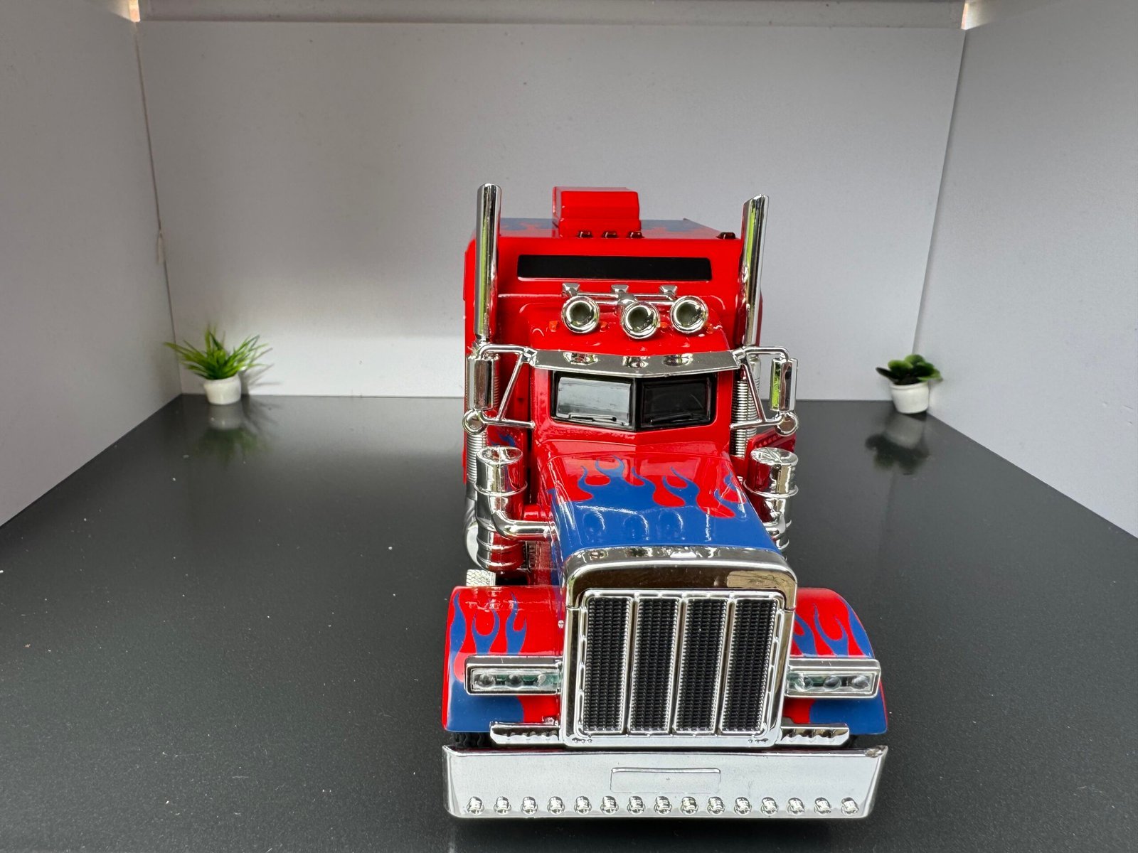 Peterbilt American Truck 1:24 Scale Diecast Collectors Model IMG 6930 scaled 1