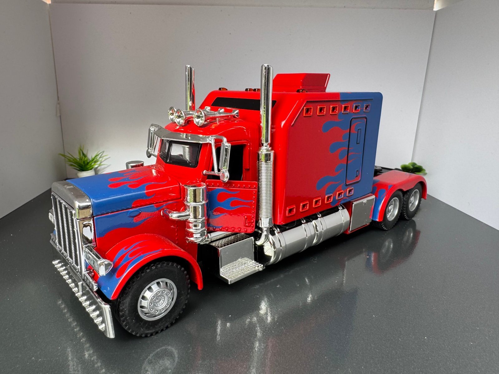 Peterbilt American Truck 1:24 Scale Diecast Collectors Model IMG 6931 scaled 1