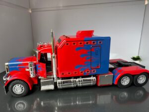 Peterbilt American Truck 1:24 Scale Diecast Collectors Model IMG 6933 scaled 1