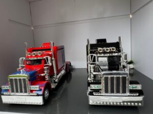 Peterbilt American Truck 1:24 Scale Diecast Collectors Model IMG 6934 scaled 1