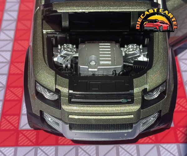 1:18 Scale Land Rover Defender 110 Green Diecast Model SUV Collectible Display Land Rover Defender Green 9