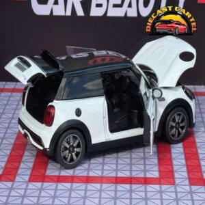 Mini Cooper in White 10