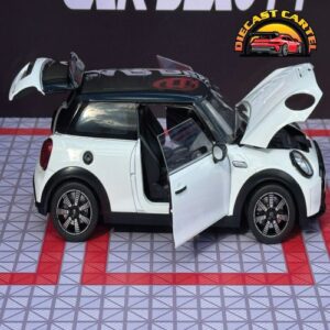 Mini Cooper in White 11