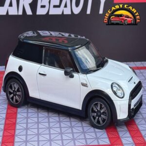 Mini Cooper in White 3