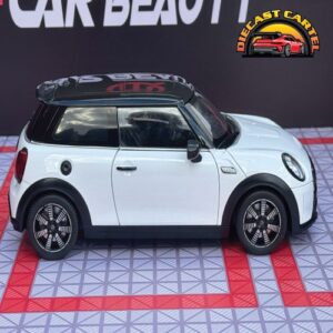 Mini Cooper in White 4
