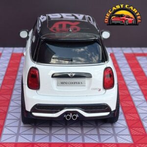 Mini Cooper in White 5