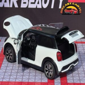 Mini Cooper in White 8